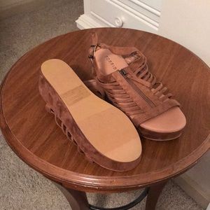 NWT Torrid camel platform sandal